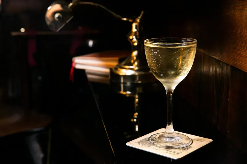 Dead Rabbit Parlor Drinks, Loyalist serve