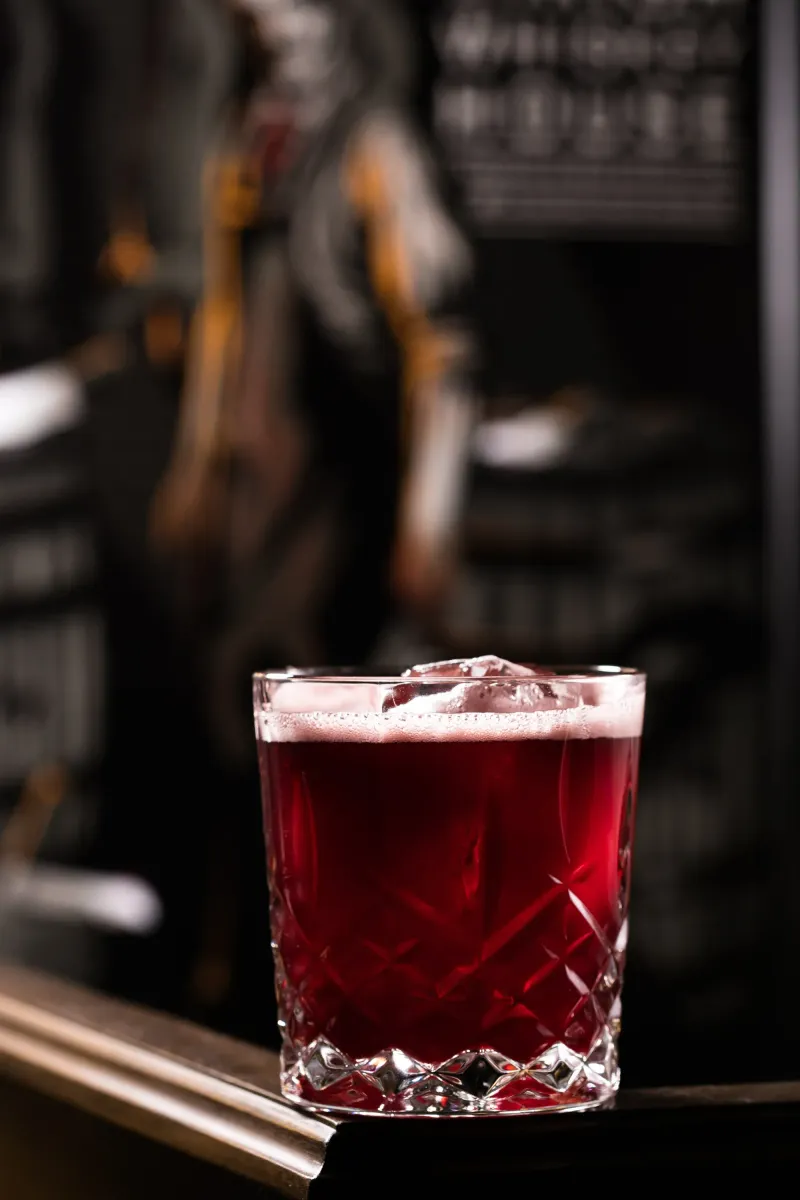 Dead Rabbit Parlor Drinks, Mack Daddy serve