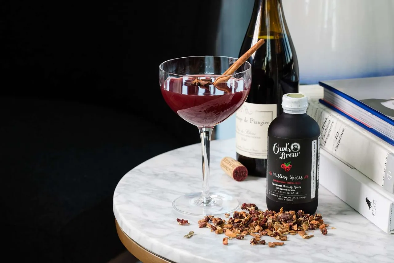 Mulled wine cocktail photography with warm directional light and rim highlight